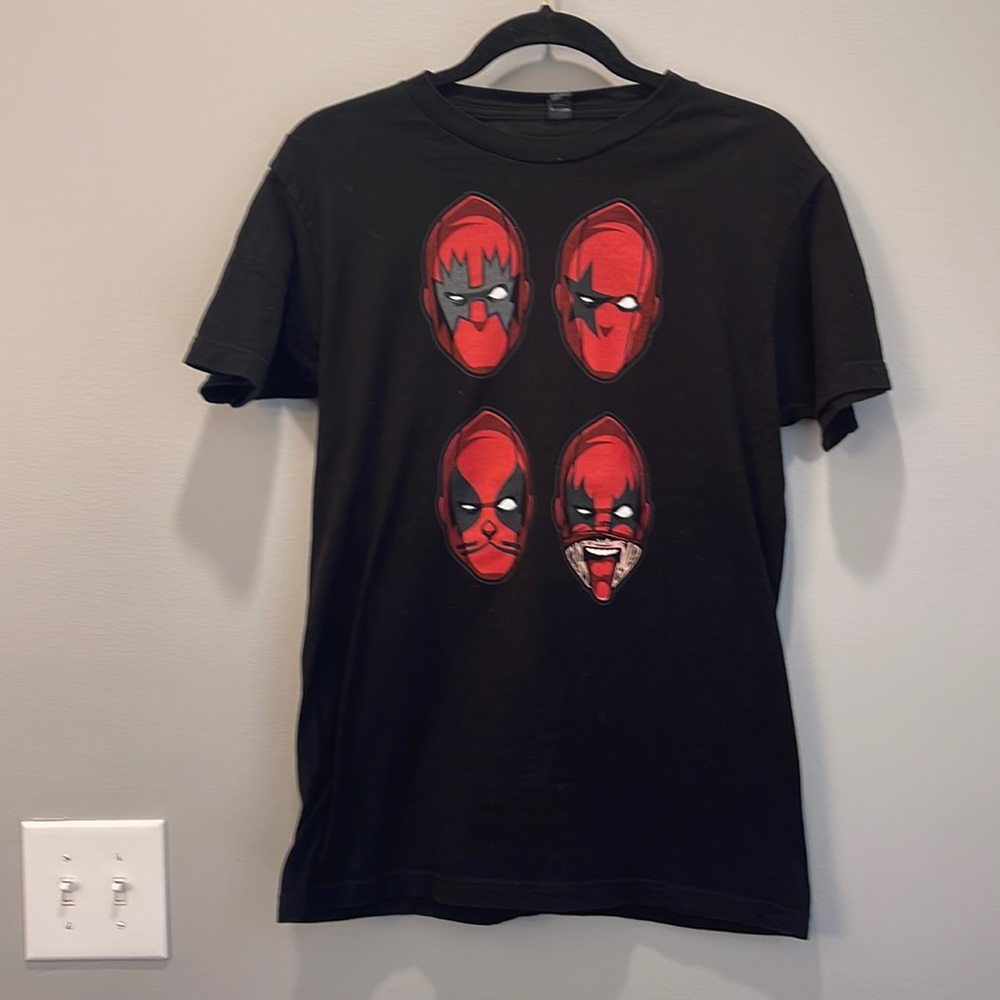 Deadpool Kiss Marvel Tee sz M